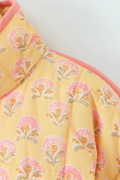 Jas met patchwork en bloemenprint en staande kraag