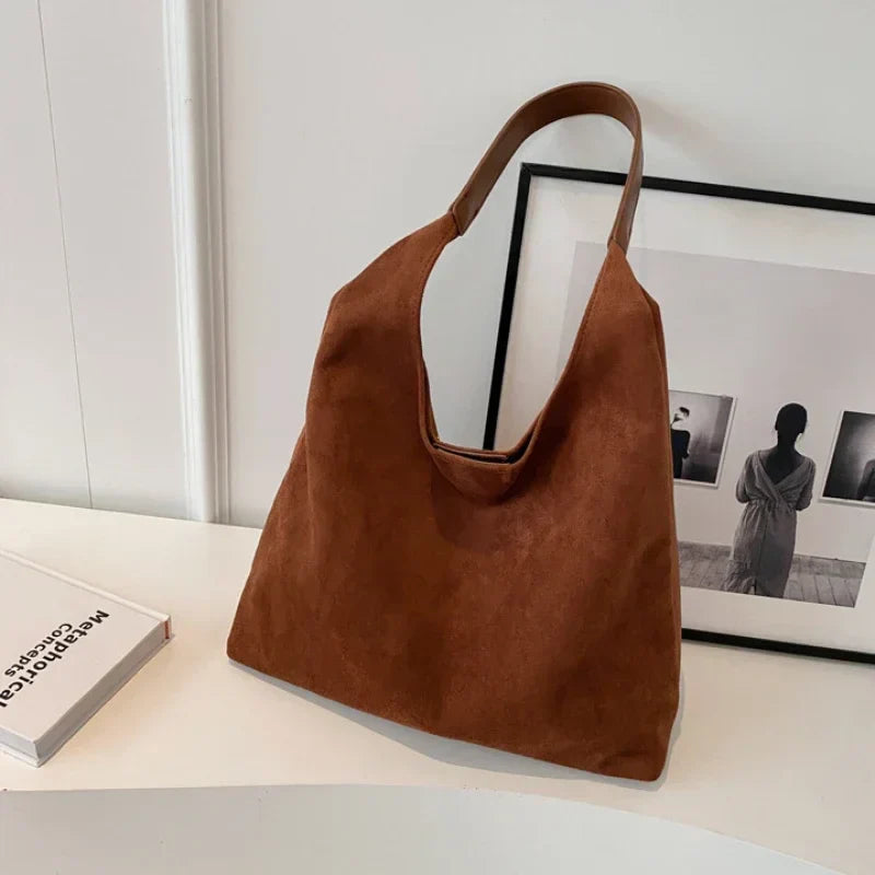 BEYONDA | Chique suède schoudertas met tijdloos design
