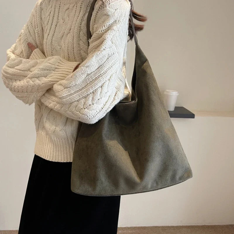 BEYONDA | Chique suède schoudertas met tijdloos design