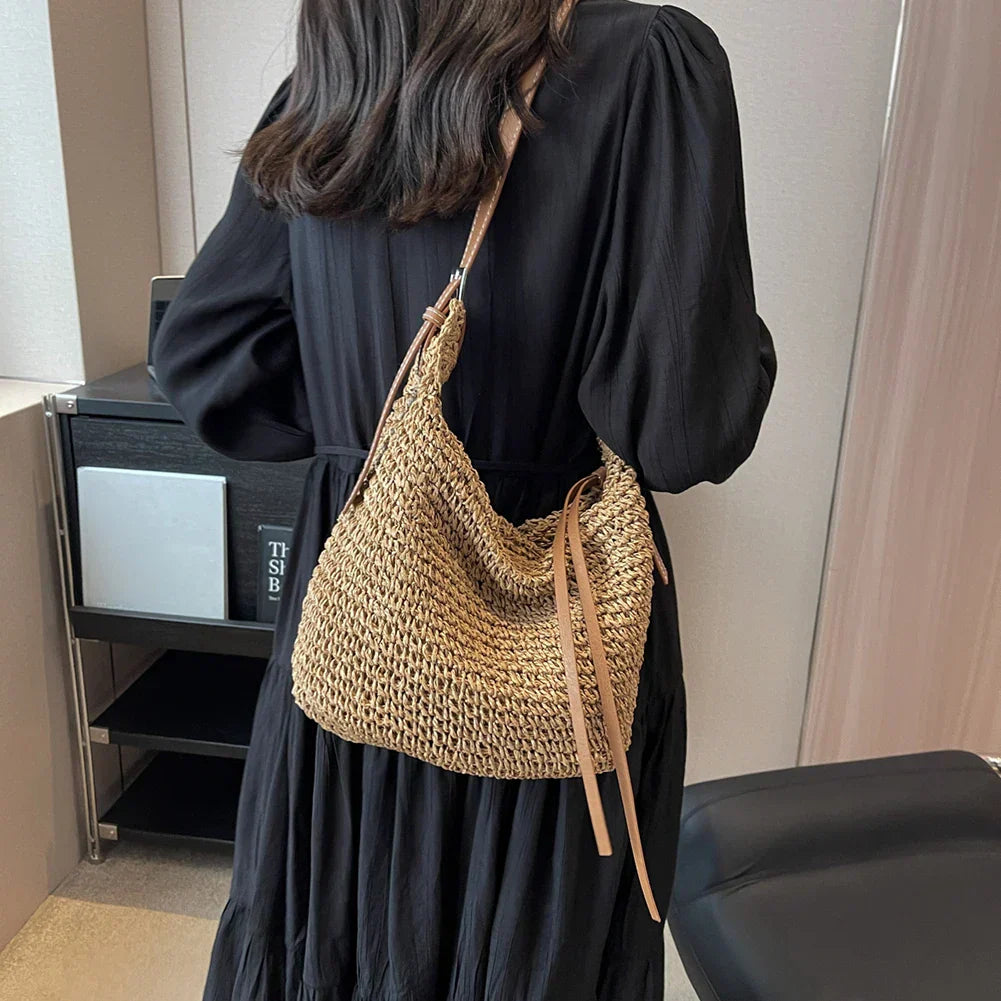 GEORGETTE | Rieten Bucket Bag met Verstelbare Schouderband