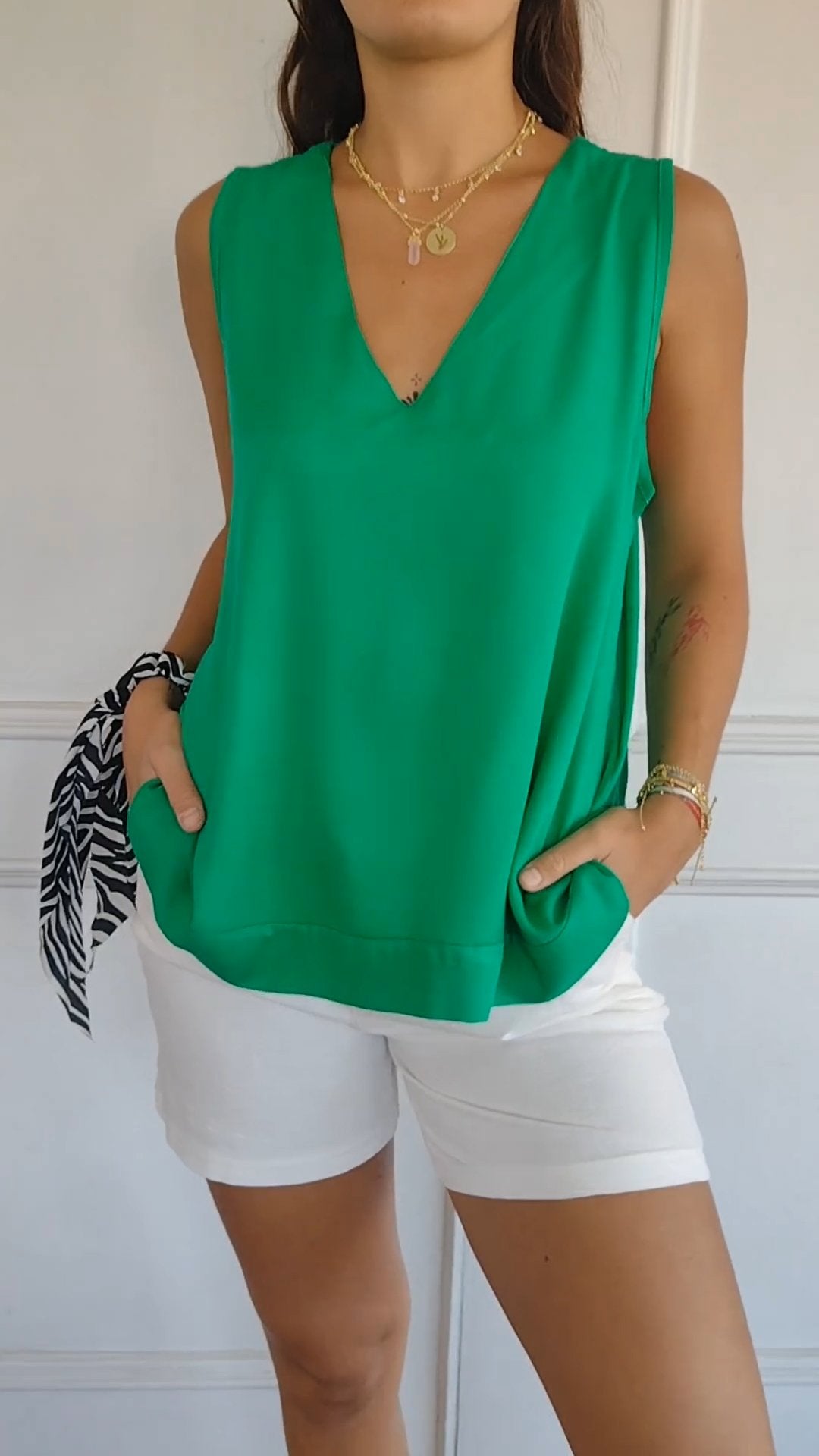 Nellie | Elegante mouwloze top met v-hals