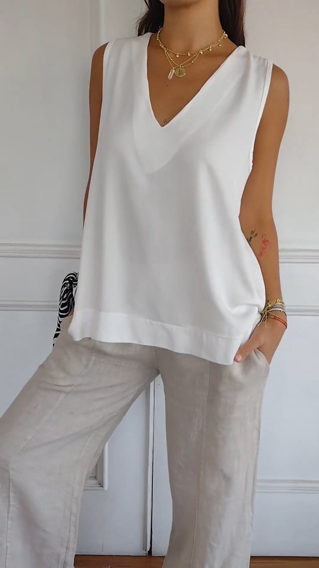 Nellie | Elegante mouwloze top met v-hals