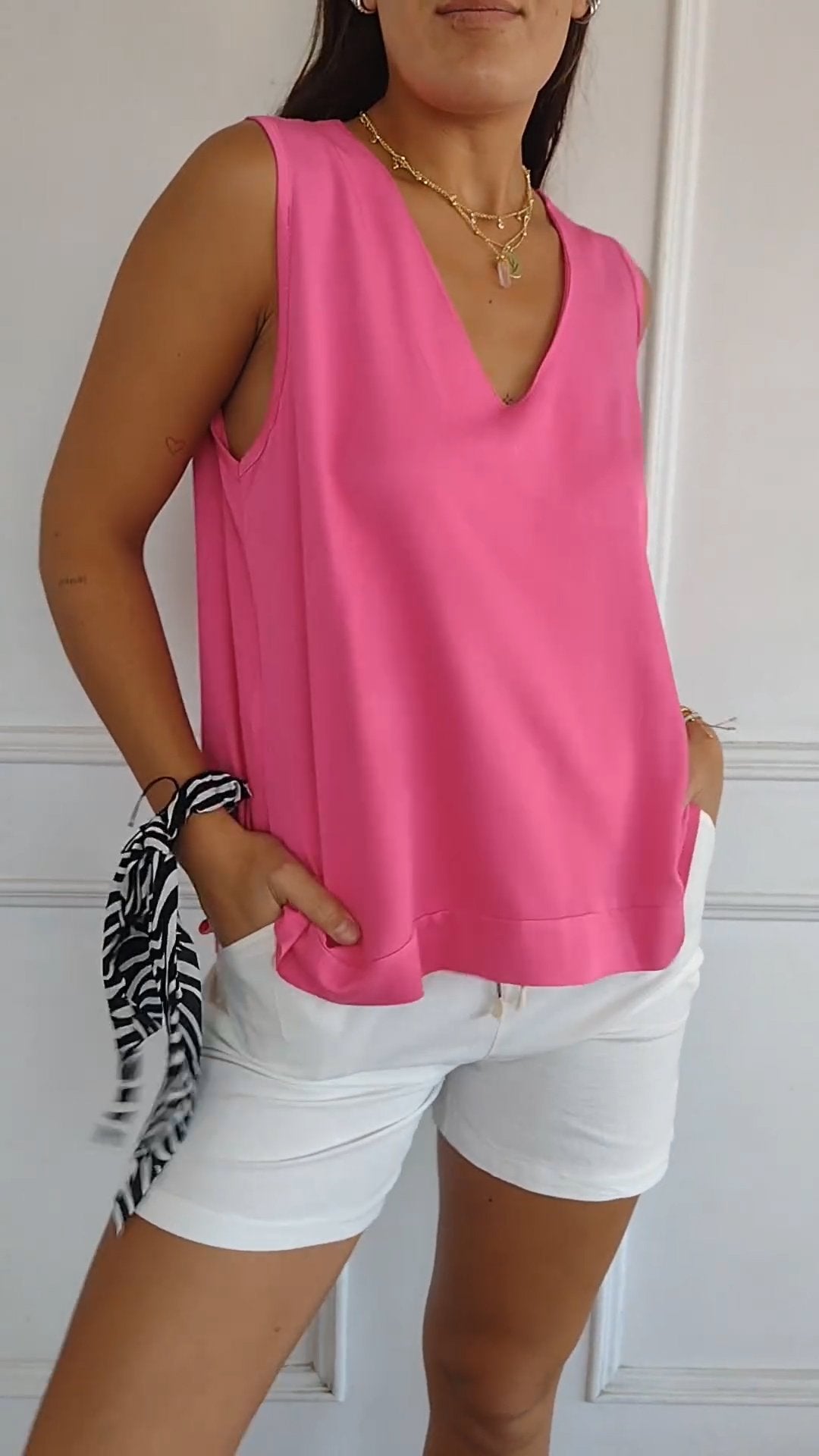 Nellie | Elegante mouwloze top met v-hals